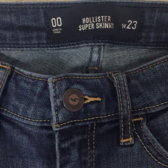 Distressed blue jeans - Picture 4 of 7